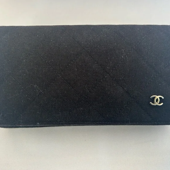 Chanel | Women’s Black Sunglasses – Excellent Condition - Picture 9 of 11